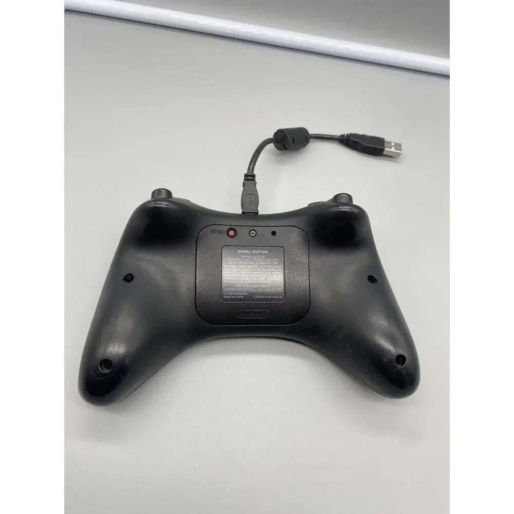 OEM Nintendo Wii U Pro Black Wireless Controller And Charger WUP-005